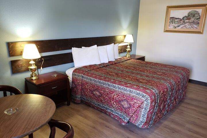 Standard | King Bed (1 of 14)