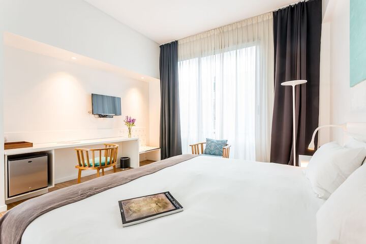 Room 50 of 181