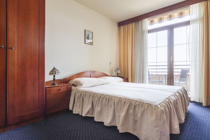 Room 8 of 35