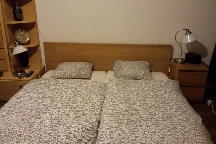 Room 4 of 8