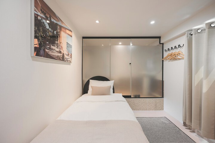 Room 17 of 117