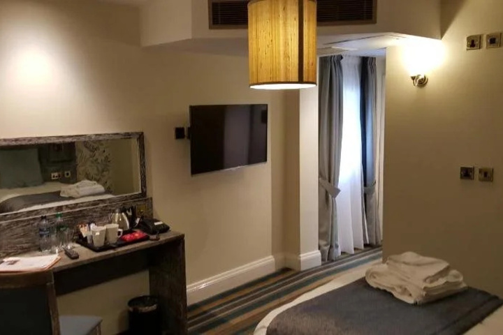 Room 5 of 19
