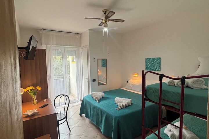 Room 13 of 25