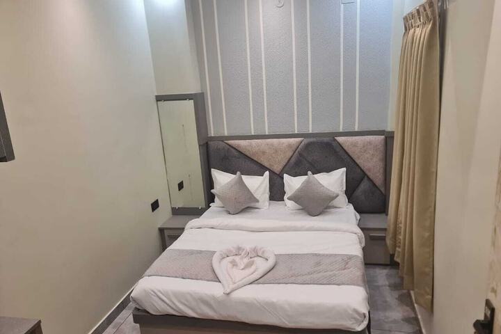 Room 4 of 11