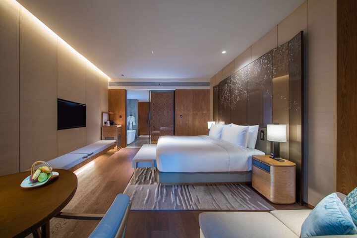 Room 10 of 105