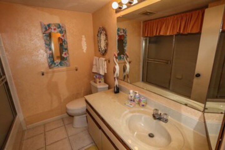 Room 16 of 77