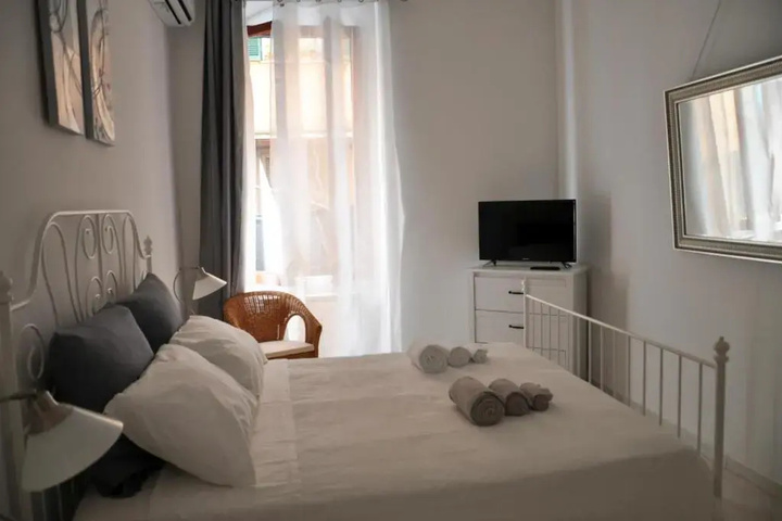 Room 2 of 9