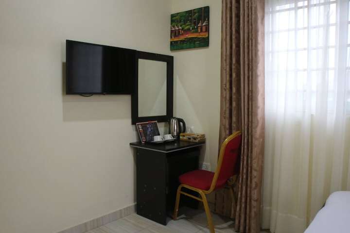 Room 12 of 25