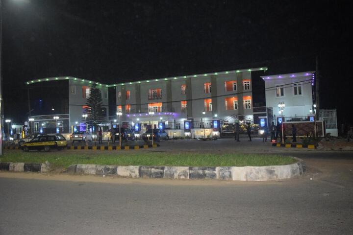 Roselife Hotel & Suites