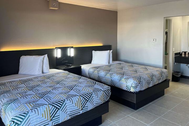 Room 6 of 10