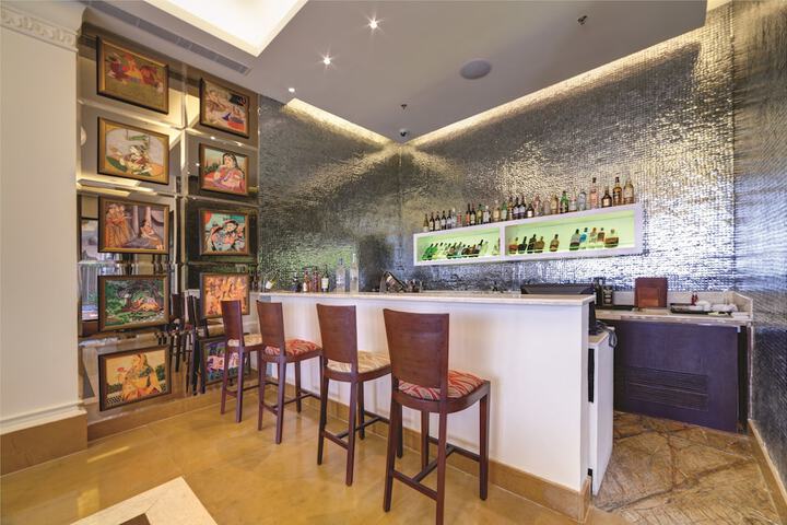 Lounge 82 of 115