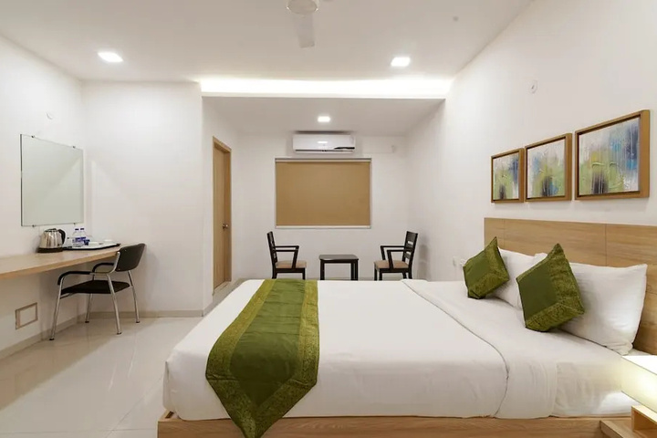 Room 5 of 11