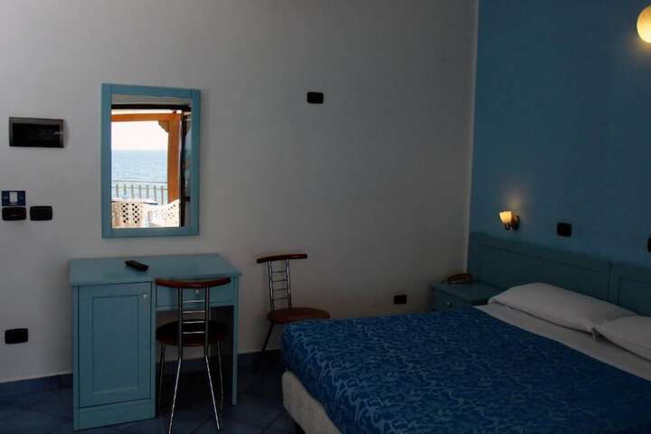 Room 19 of 37