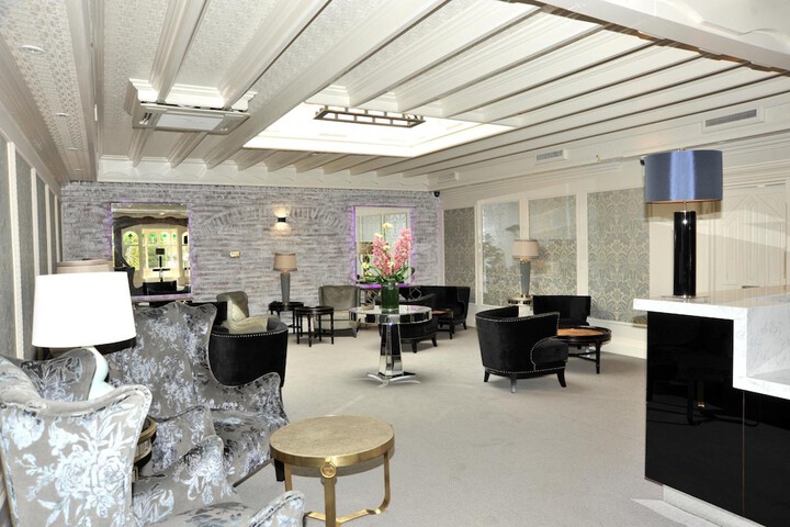 Entrance & Lobby