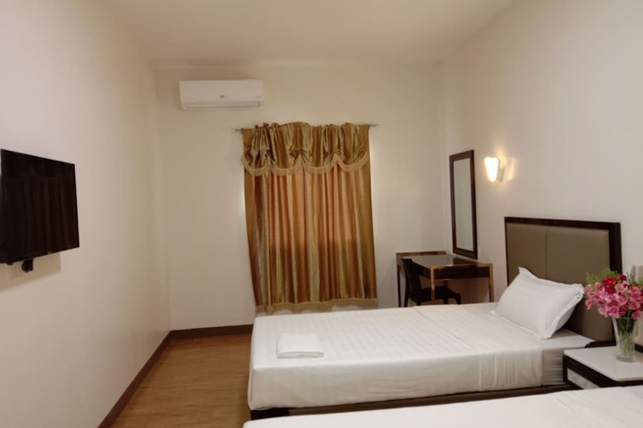 Room 10 of 40
