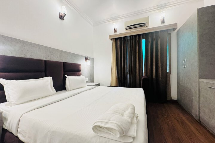 Room 14 of 25