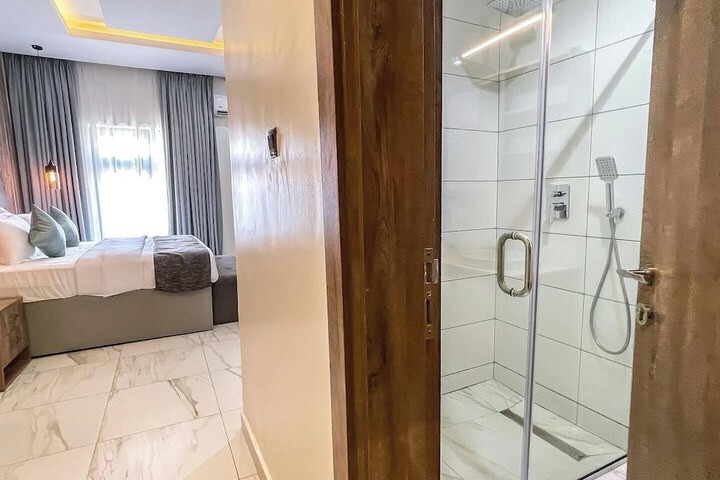 Room 10 of 27