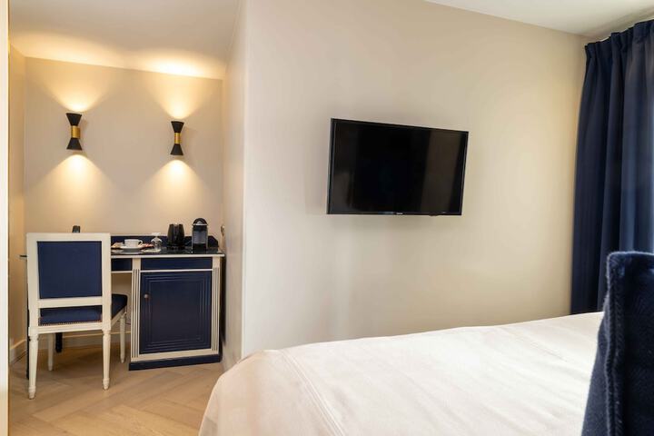 Room 32 of 59