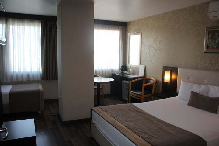 Room 12 of 24
