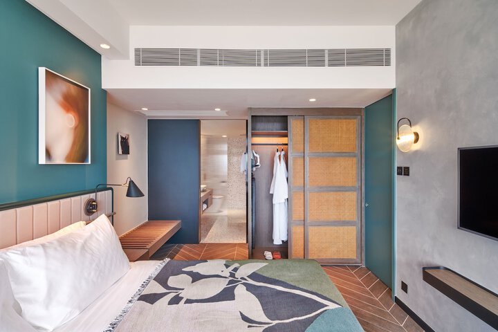 Room 10 of 85