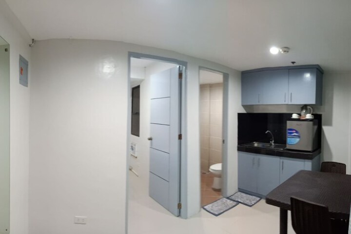 Room 4 of 9