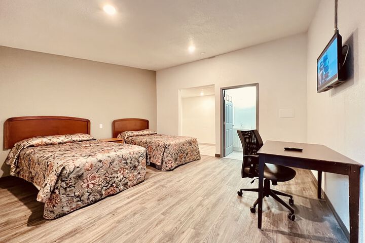 Standard Double Room (1 of 5)