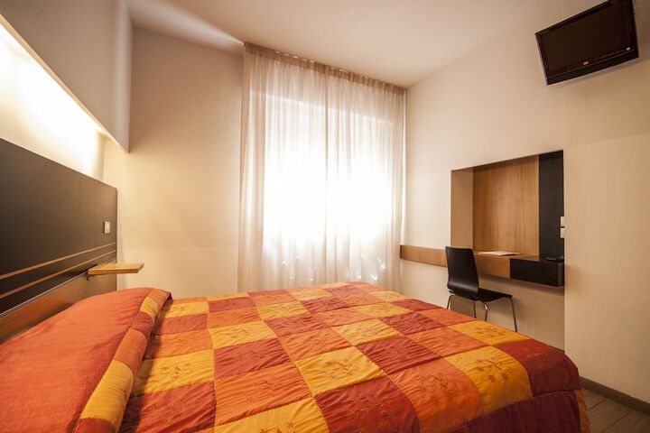 Room 9 of 39