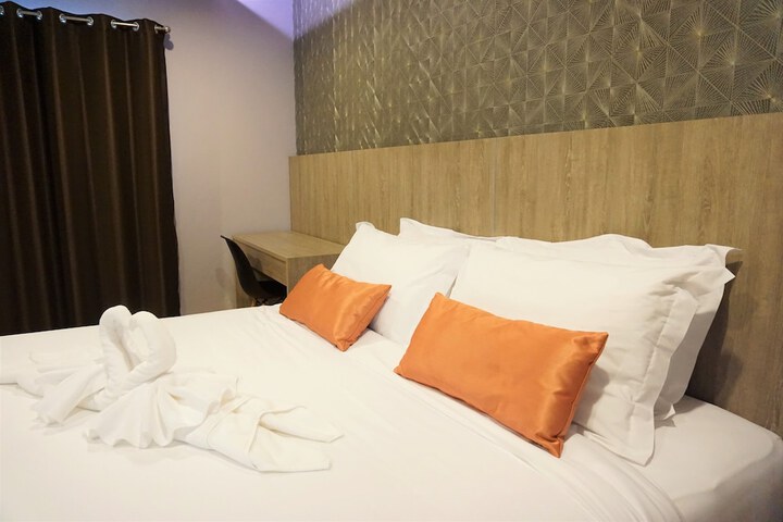 Room 6 of 38