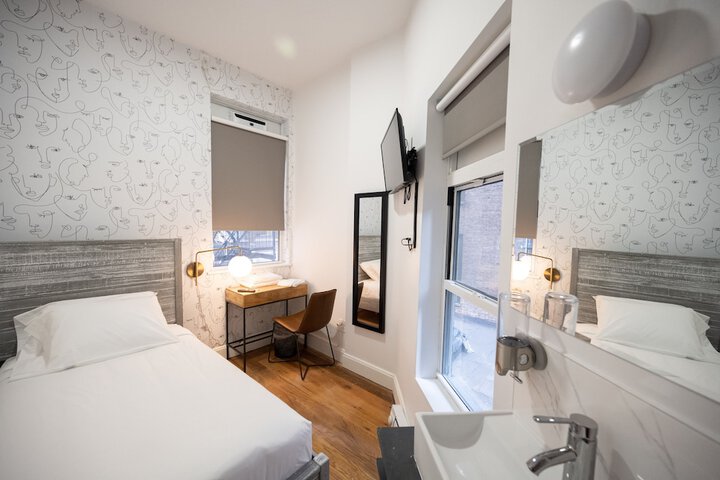 Room 17 of 46