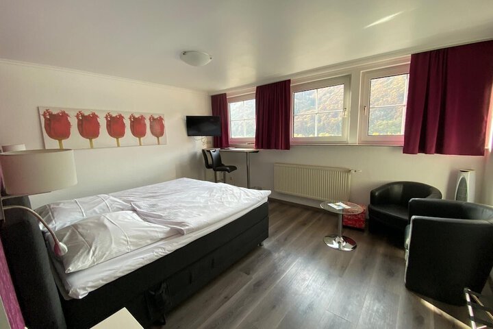 Room 5 of 68