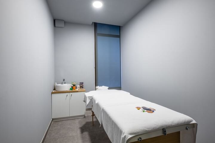 Room 33 of 60