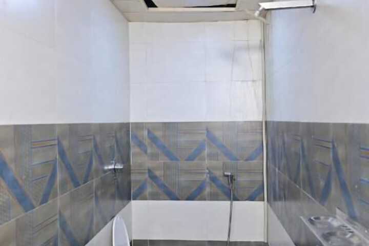 Room 7 of 12