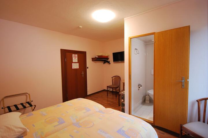 Room 4 of 47