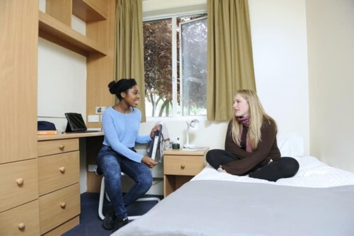 Room 2 of 7