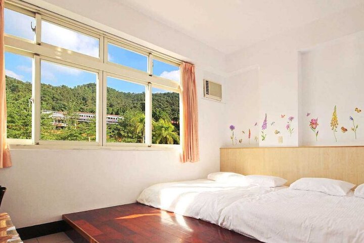 Room 4 of 20