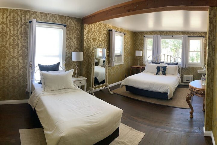 Room 12 of 33