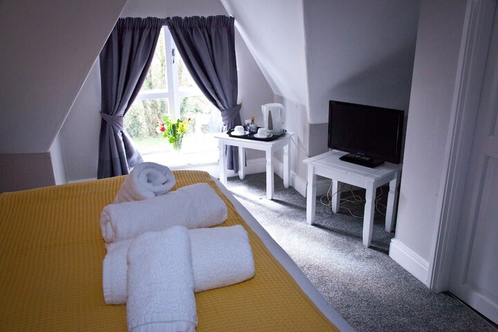 Room 10 of 28