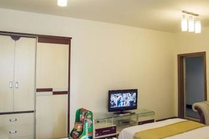 Room 33 of 40