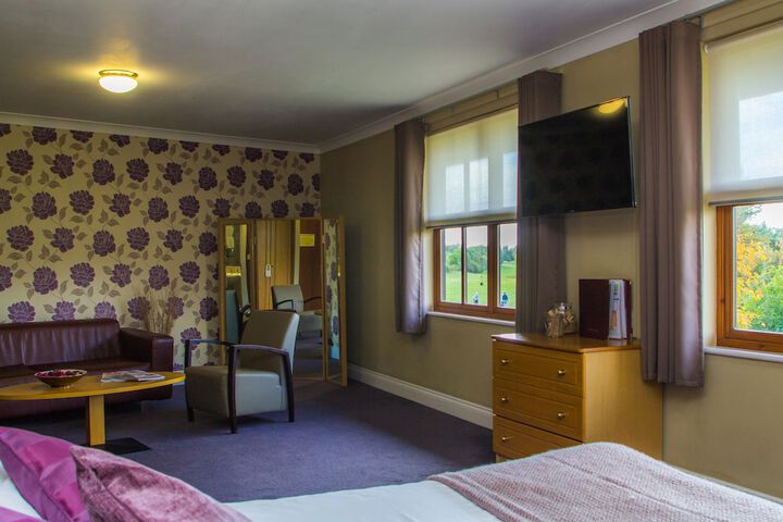Room 4 of 82