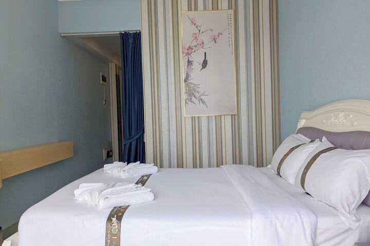 Room 14 of 65