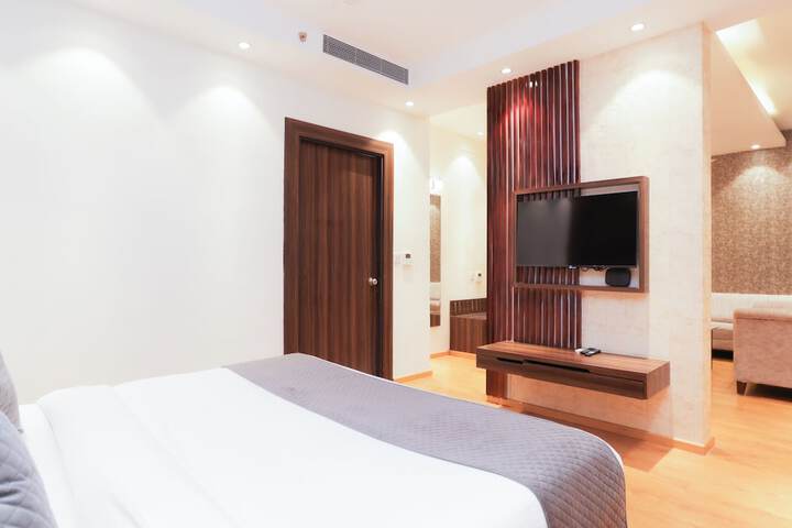 Room 11 of 80