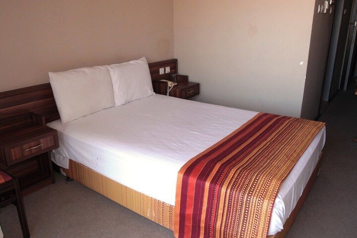 Room 9 of 28