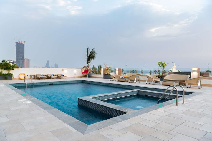 Hotel with Pool