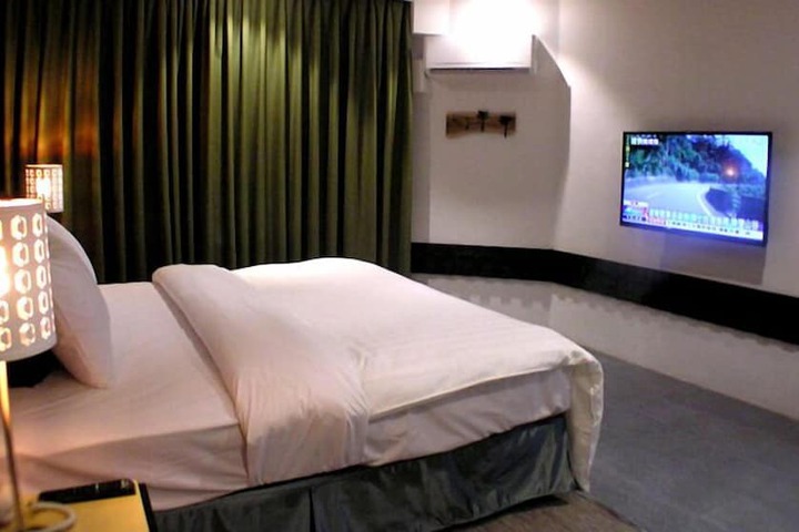 Room 10 of 49