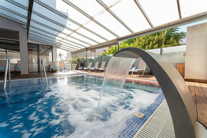 Pool Hotel
