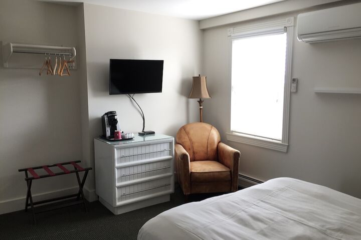 Room 32 of 168