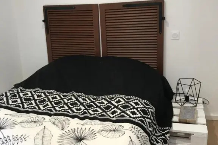 Room 2 of 10