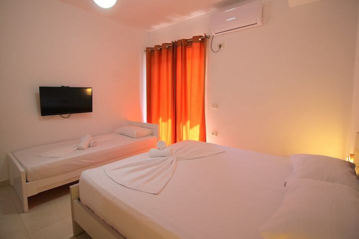 Room 72 of 111