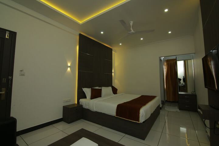 Room 4 of 25
