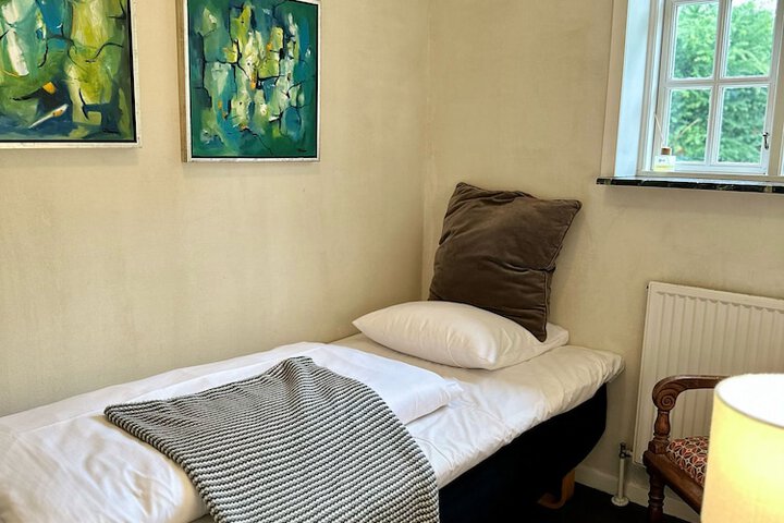 Room 4 of 43